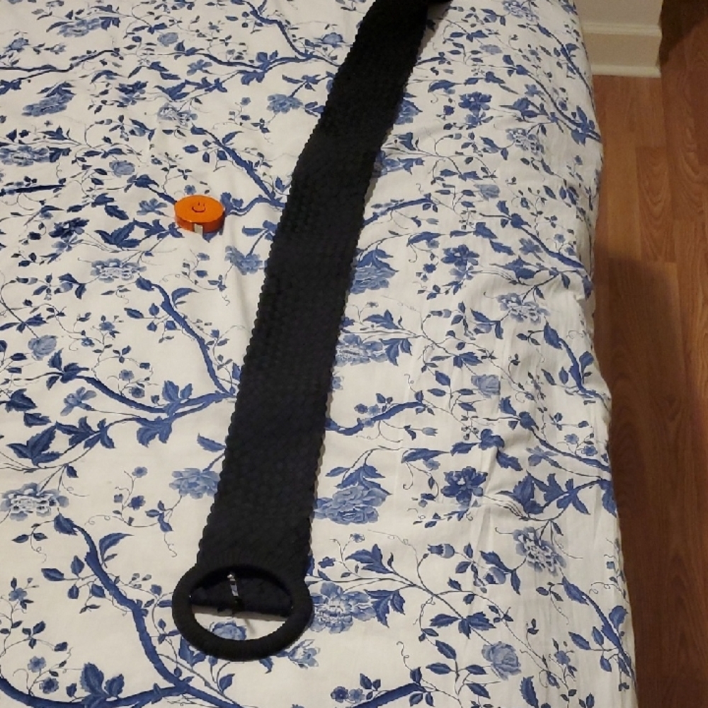 CURATED BY RUA'H KIBRIYA: 3" W × 40" L Black Stretchy Belt EUC